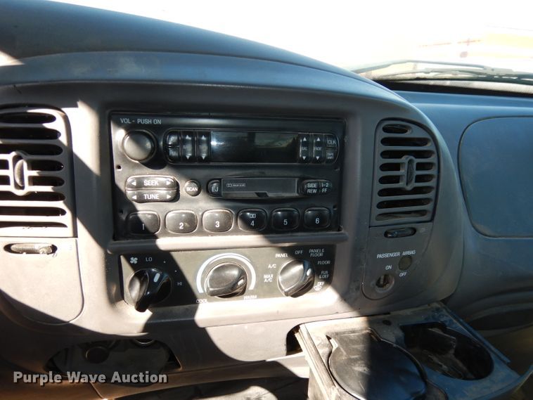 image for item DJ2834 2001 Ford F150  pickup truck