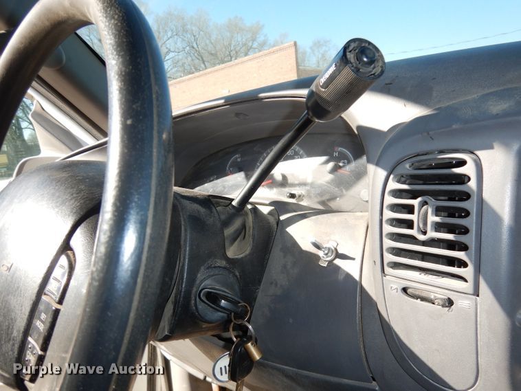 image for item DJ2834 2001 Ford F150  pickup truck