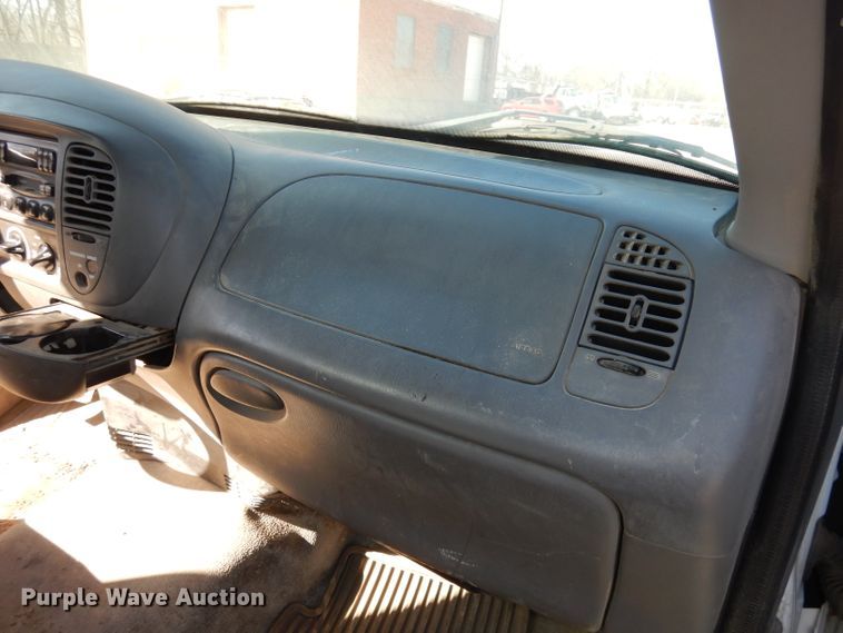 image for item DJ2834 2001 Ford F150  pickup truck