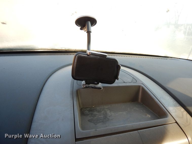 image for item DJ2846 2004 Nissan Titan  King Cab pickup truck