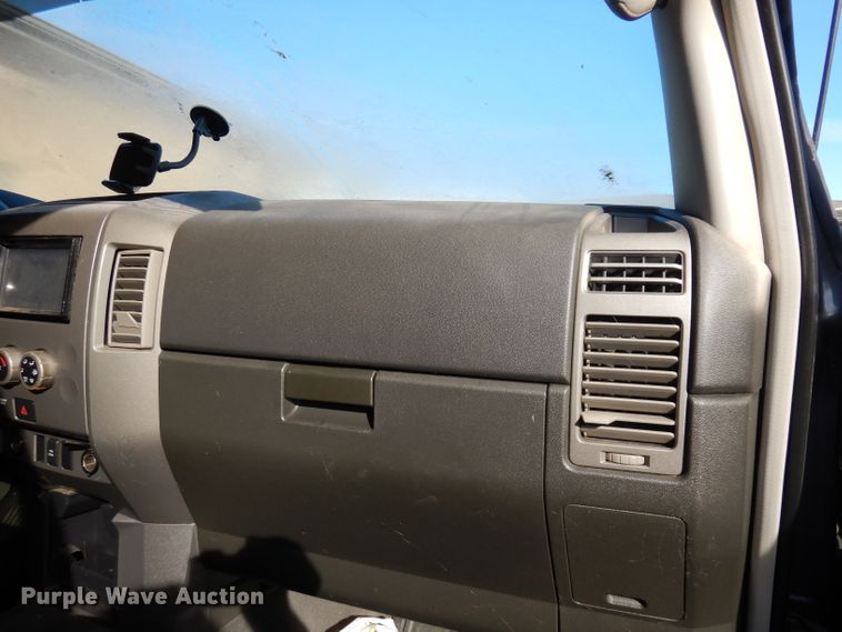 image for item DJ2846 2004 Nissan Titan  King Cab pickup truck