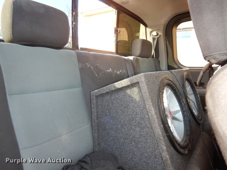 image for item DJ2846 2004 Nissan Titan  King Cab pickup truck