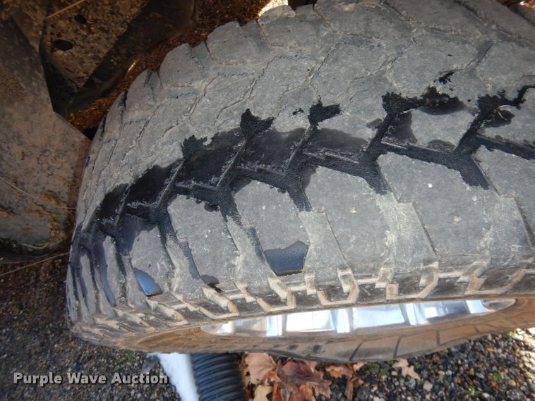 image for item DJ2846 2004 Nissan Titan  King Cab pickup truck