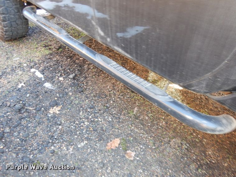 image for item DJ2846 2004 Nissan Titan  King Cab pickup truck