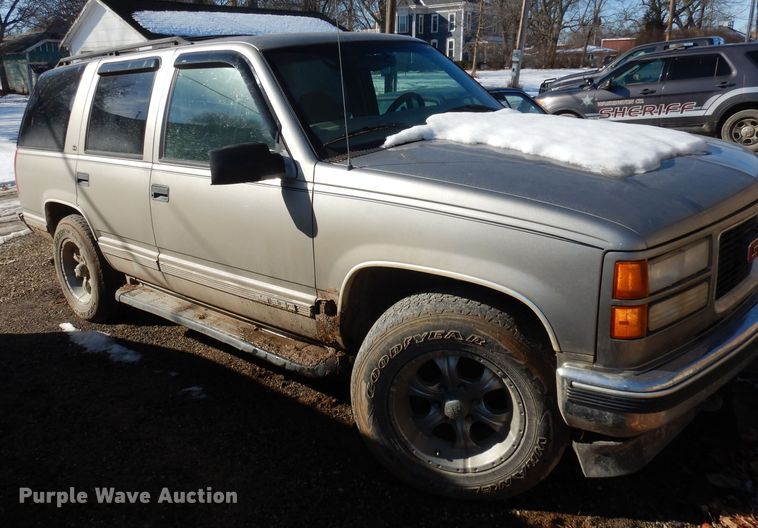 image for item DJ2848 1999 GMC Yukon SLE  SUV
