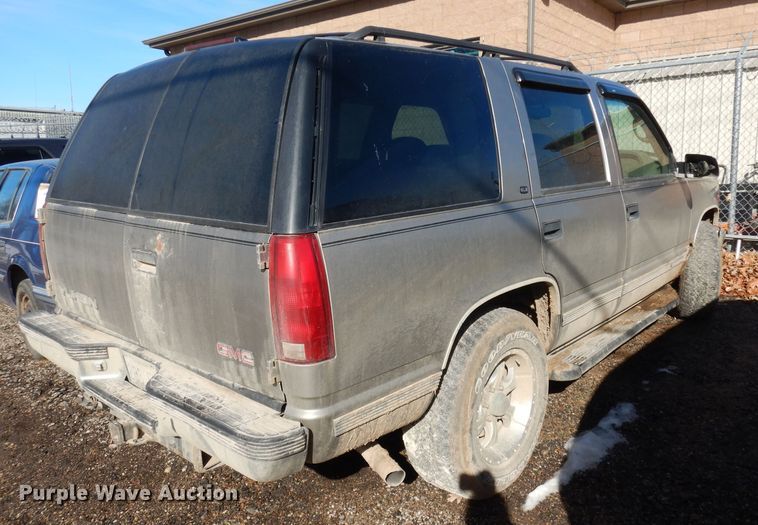 image for item DJ2848 1999 GMC Yukon SLE  SUV