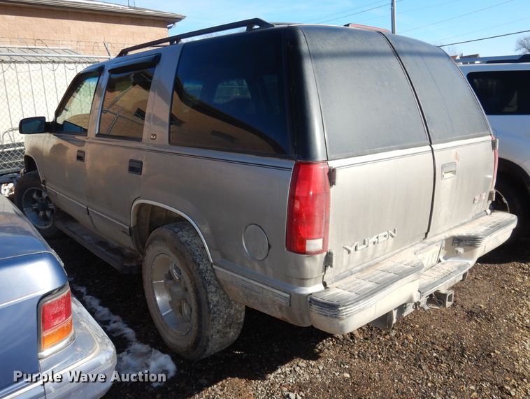 image for item DJ2848 1999 GMC Yukon SLE  SUV