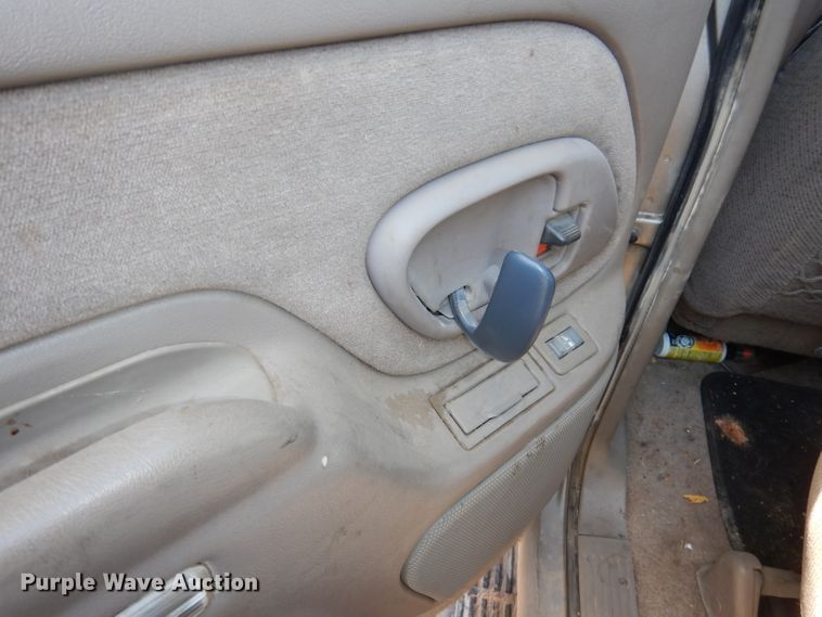 image for item DJ2848 1999 GMC Yukon SLE  SUV