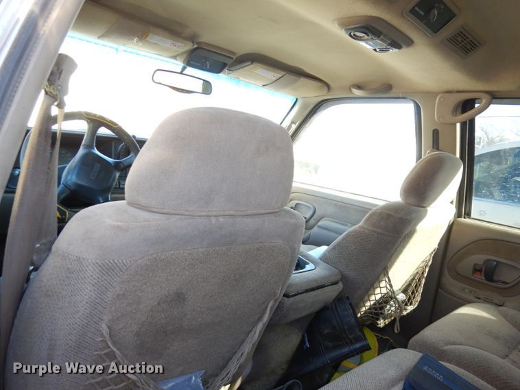 image for item DJ2848 1999 GMC Yukon SLE  SUV