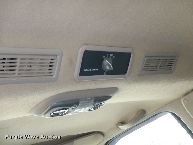 image for item DJ2848 1999 GMC Yukon SLE  SUV