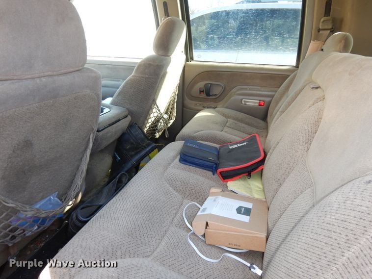 image for item DJ2848 1999 GMC Yukon SLE  SUV