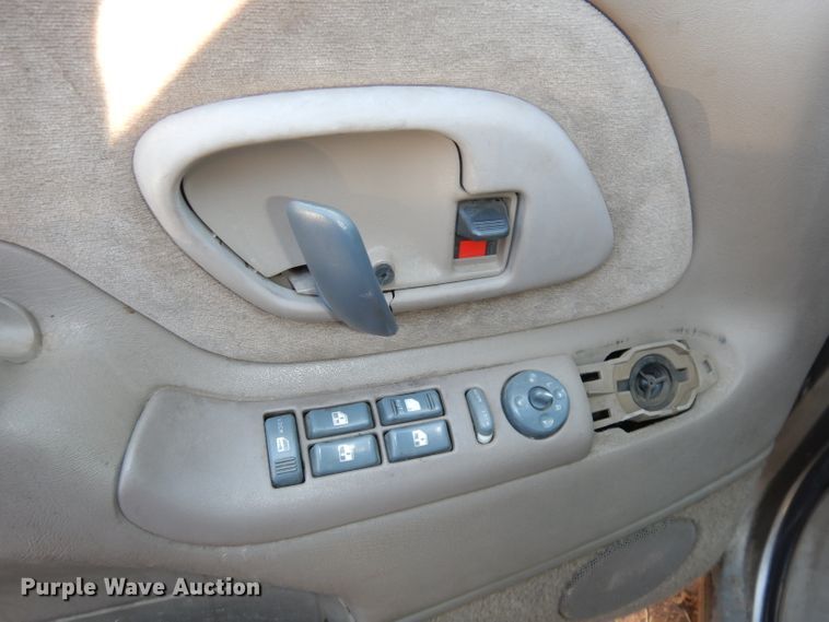 image for item DJ2848 1999 GMC Yukon SLE  SUV