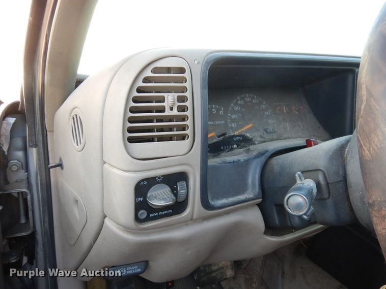 image for item DJ2848 1999 GMC Yukon SLE  SUV