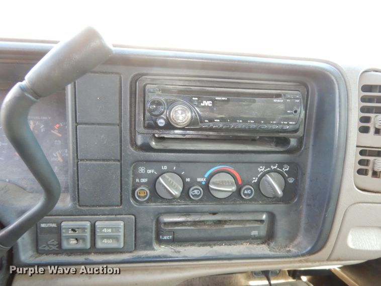 image for item DJ2848 1999 GMC Yukon SLE  SUV