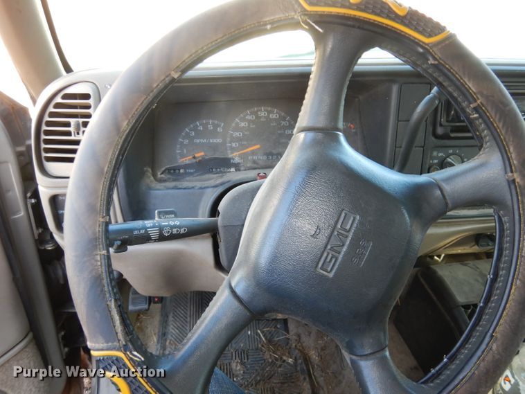 image for item DJ2848 1999 GMC Yukon SLE  SUV