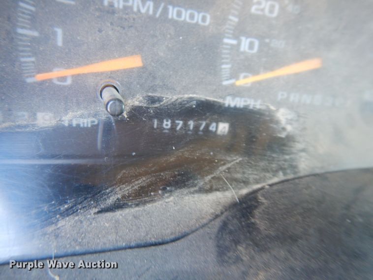 image for item DJ2848 1999 GMC Yukon SLE  SUV