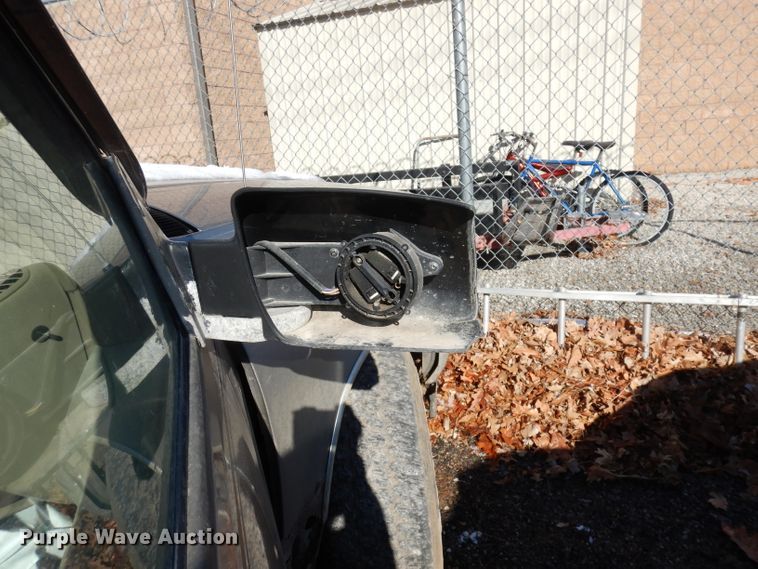 image for item DJ2848 1999 GMC Yukon SLE  SUV