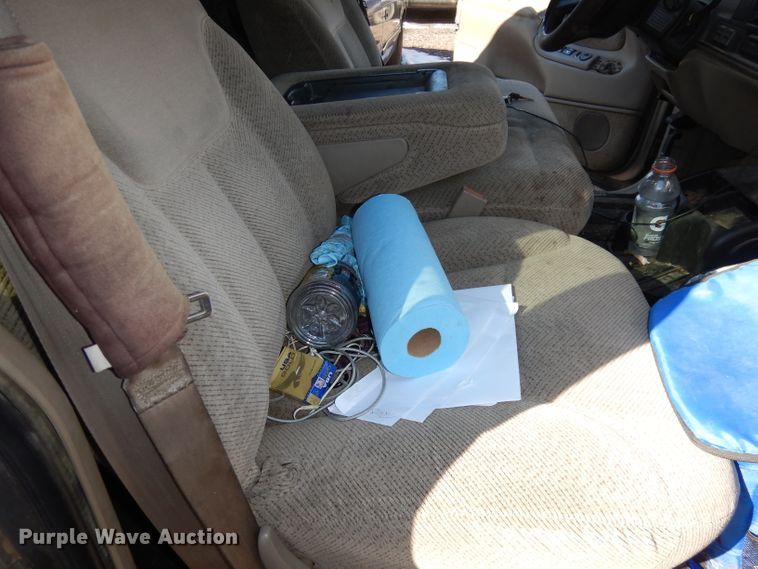 image for item DJ2848 1999 GMC Yukon SLE  SUV