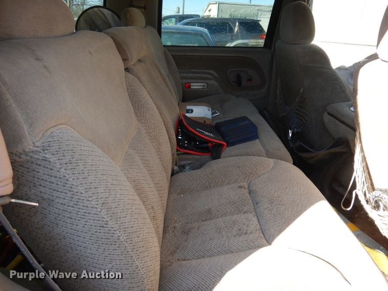 image for item DJ2848 1999 GMC Yukon SLE  SUV