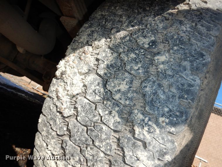 image for item DJ2848 1999 GMC Yukon SLE  SUV