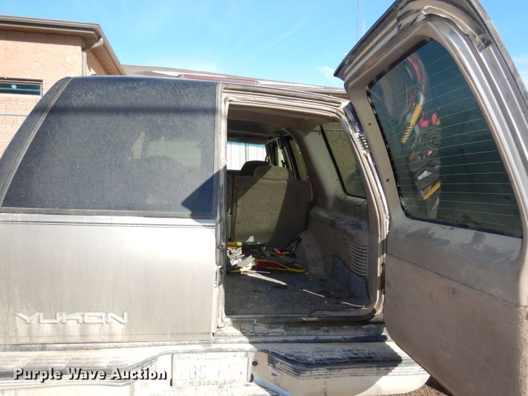 image for item DJ2848 1999 GMC Yukon SLE  SUV