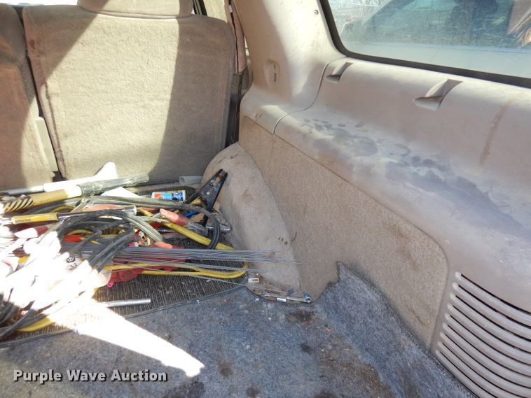 image for item DJ2848 1999 GMC Yukon SLE  SUV