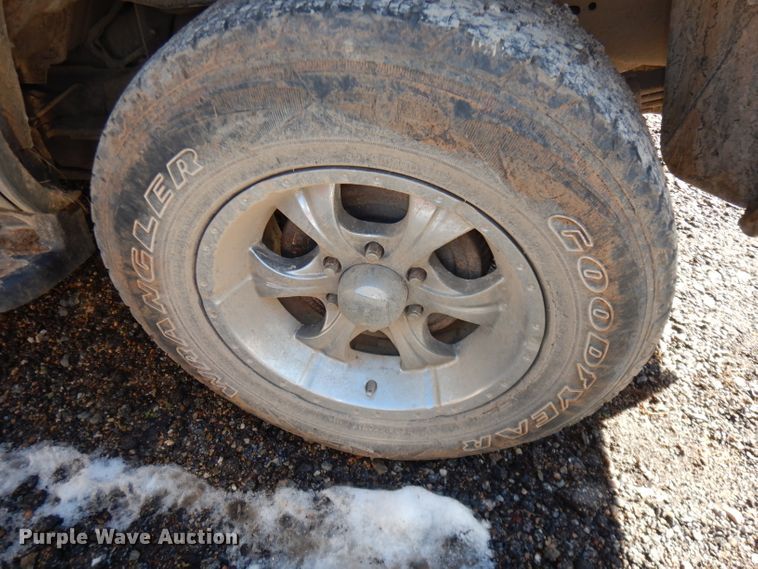 image for item DJ2848 1999 GMC Yukon SLE  SUV