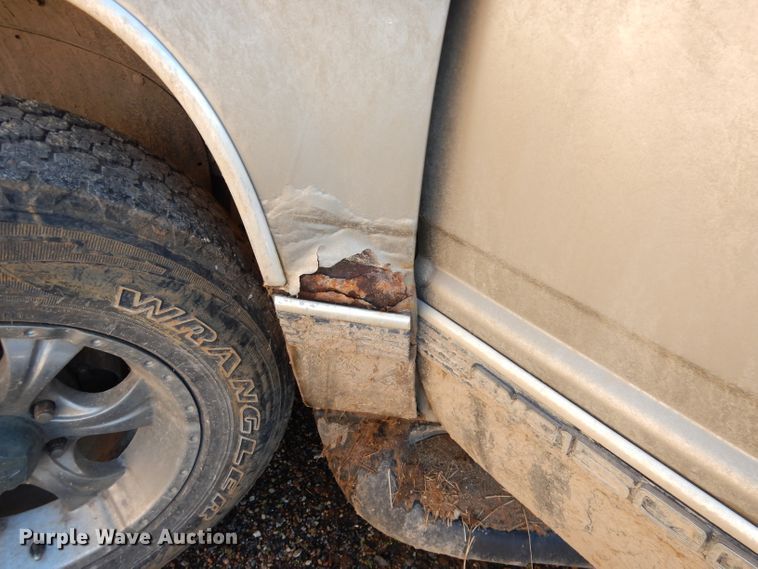 image for item DJ2848 1999 GMC Yukon SLE  SUV