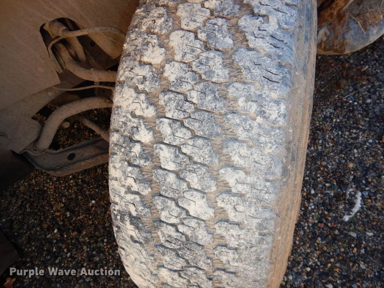 image for item DJ2848 1999 GMC Yukon SLE  SUV