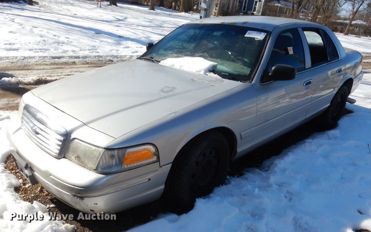 image for item DJ2850 2003 Ford Crown Victoria