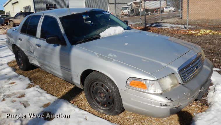 image for item DJ2850 2003 Ford Crown Victoria