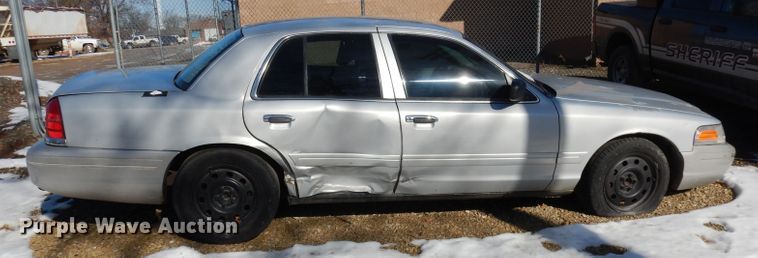 image for item DJ2850 2003 Ford Crown Victoria
