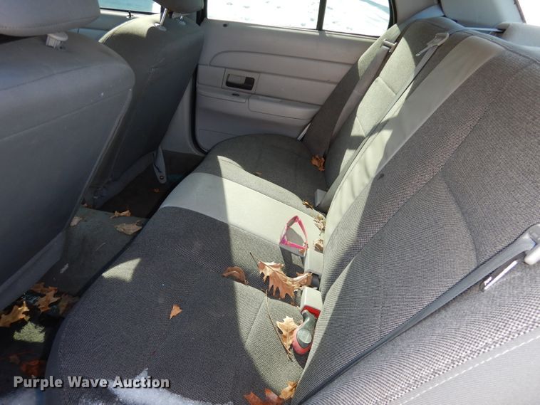 image for item DJ2850 2003 Ford Crown Victoria