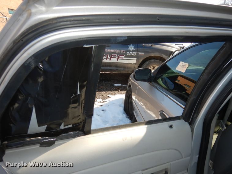 image for item DJ2850 2003 Ford Crown Victoria