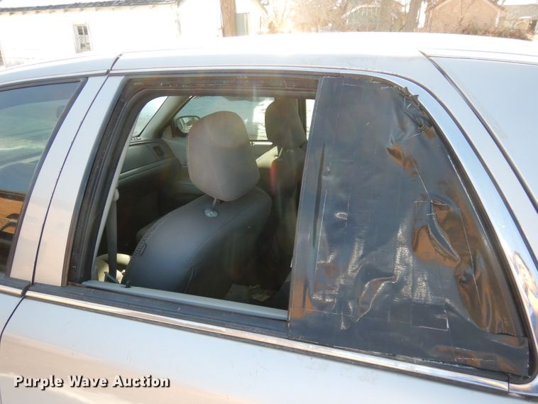 image for item DJ2850 2003 Ford Crown Victoria