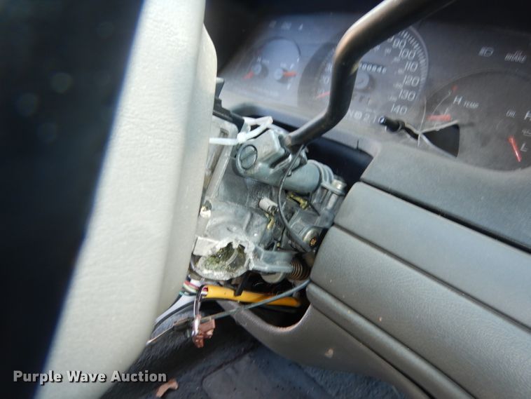 image for item DJ2850 2003 Ford Crown Victoria