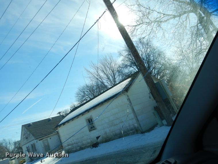 image for item DJ2850 2003 Ford Crown Victoria