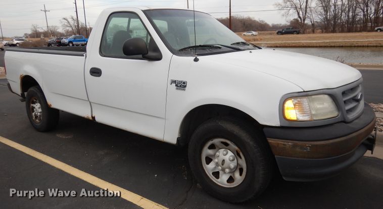 image for item DJ2862 2001 Ford F150 XL  pickup truck