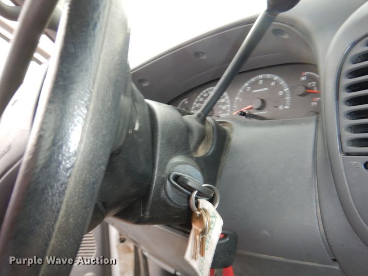 image for item DJ2862 2001 Ford F150 XL  pickup truck