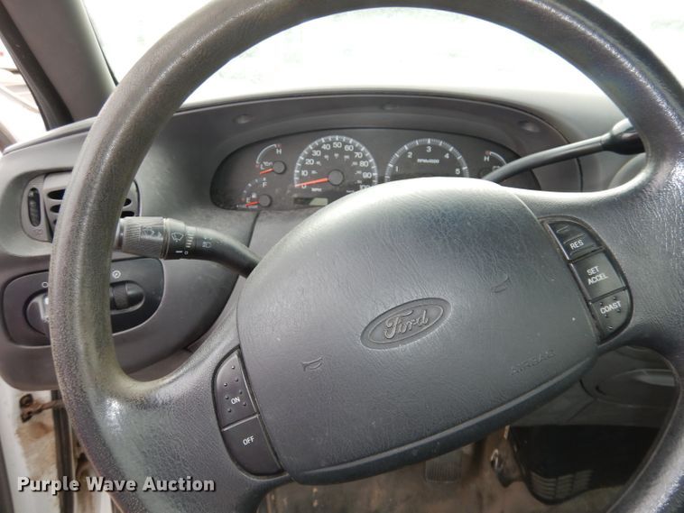 image for item DJ2862 2001 Ford F150 XL  pickup truck