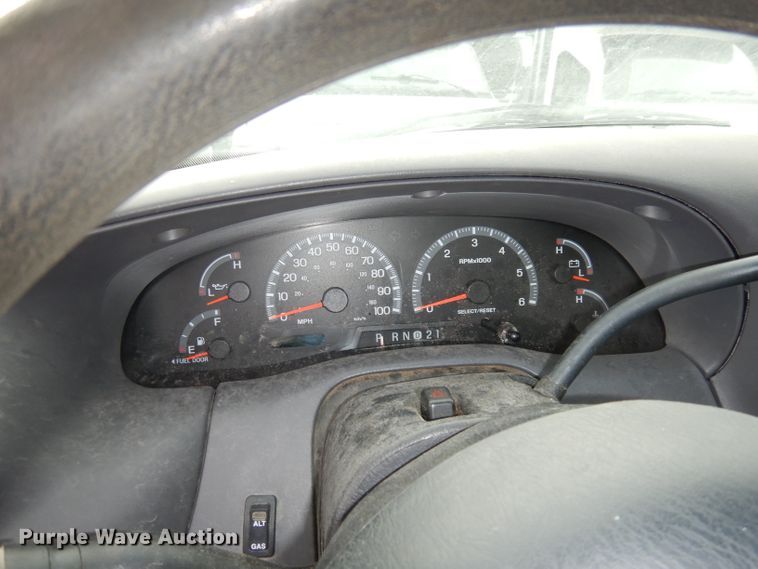 image for item DJ2862 2001 Ford F150 XL  pickup truck