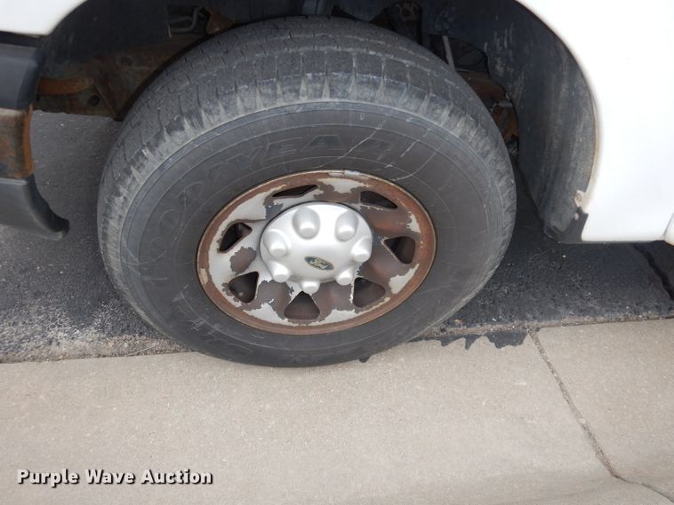 image for item DJ2862 2001 Ford F150 XL  pickup truck