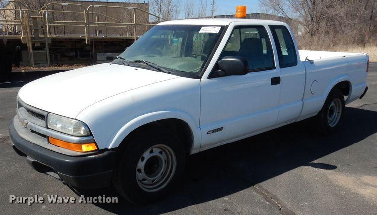 image for item DJ2871 2001 Chevrolet S10  Ext. Cab pickup truck