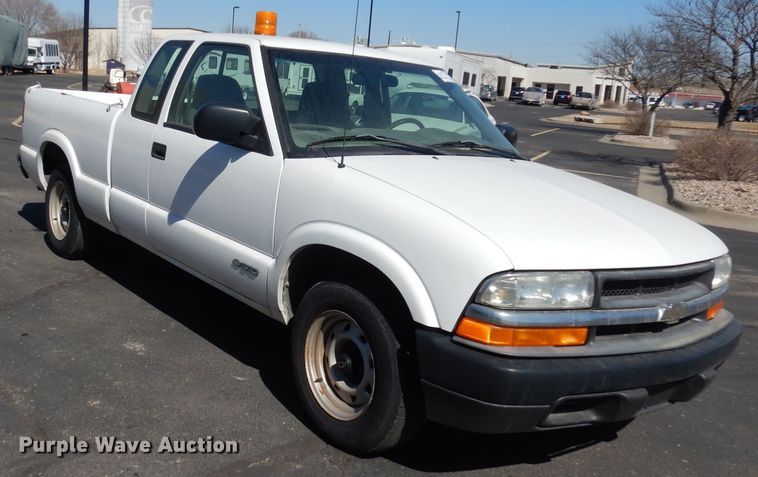 image for item DJ2871 2001 Chevrolet S10  Ext. Cab pickup truck