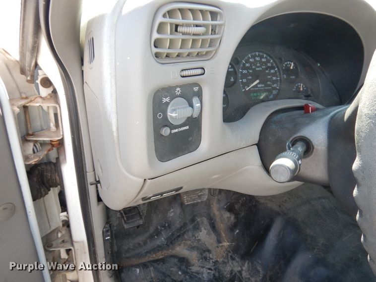 image for item DJ2871 2001 Chevrolet S10  Ext. Cab pickup truck