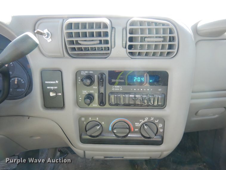 image for item DJ2871 2001 Chevrolet S10  Ext. Cab pickup truck