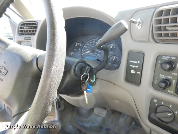 image for item DJ2871 2001 Chevrolet S10  Ext. Cab pickup truck