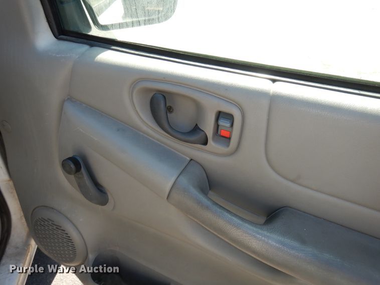 image for item DJ2871 2001 Chevrolet S10  Ext. Cab pickup truck