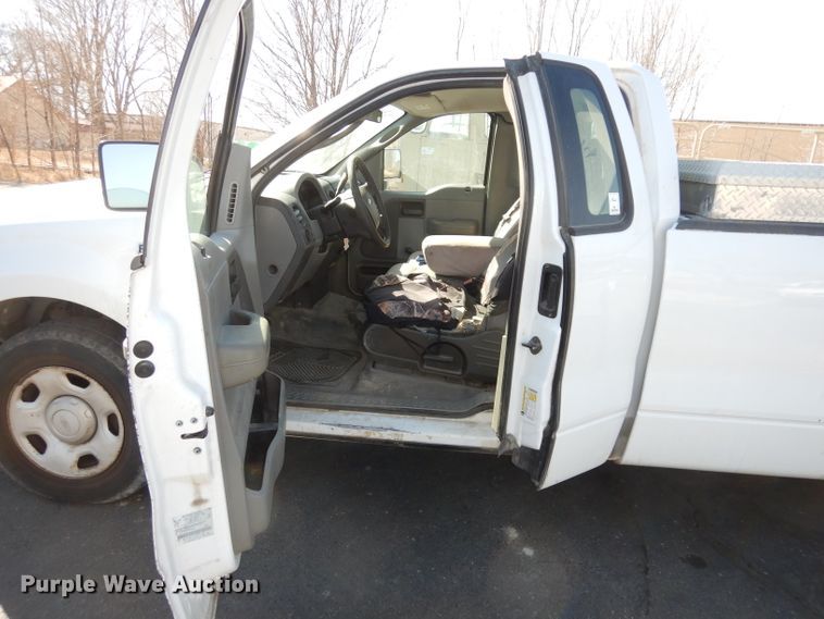 image for item DJ2876 2007 Ford F150 XL  pickup truck