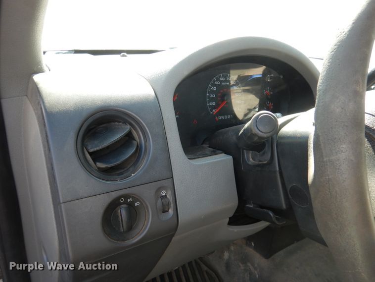 image for item DJ2876 2007 Ford F150 XL  pickup truck